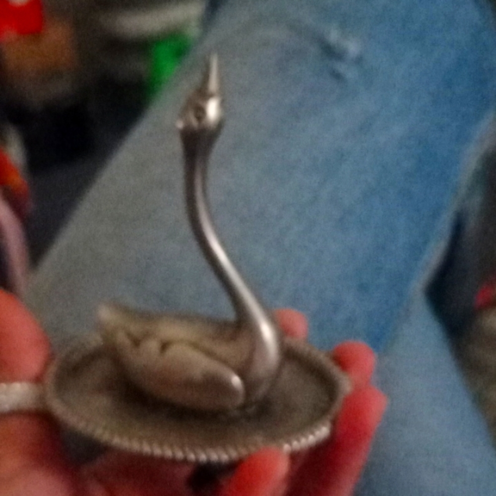 SWAN RING HOLDER